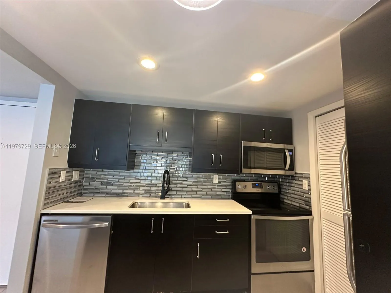 200 Lakeview Dr 111, Weston, Florida 33326, Weston, Florida 33326, 2 Bedrooms Bedrooms, ,2 BathroomsBathrooms,Residential Lease,For Rent,200 Lakeview Dr 111, Weston, Florida 33326,A11979729