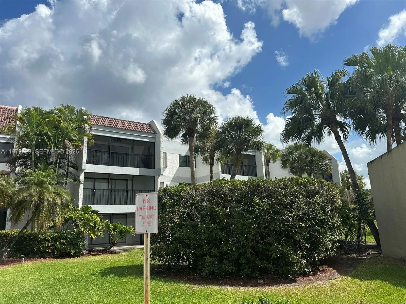 200 Lakeview Dr 111, Weston, Florida 33326, Weston, Florida 33326, 2 Bedrooms Bedrooms, ,2 BathroomsBathrooms,Residential Lease,For Rent,200 Lakeview Dr 111, Weston, Florida 33326,A11979729