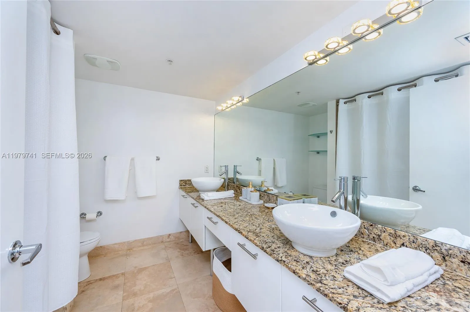 41 Se 5th St 1508, Miami, Florida 33131, Miami, Florida 33131, 2 Bedrooms Bedrooms, ,2 BathroomsBathrooms,Residential Lease,For Rent,41 Se 5th St 1508, Miami, Florida 33131,A11979741