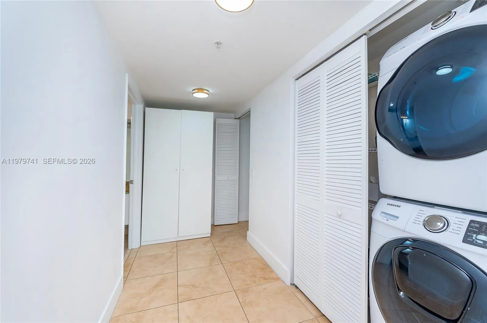 41 Se 5th St 1508, Miami, Florida 33131, Miami, Florida 33131, 2 Bedrooms Bedrooms, ,2 BathroomsBathrooms,Residential Lease,For Rent,41 Se 5th St 1508, Miami, Florida 33131,A11979741