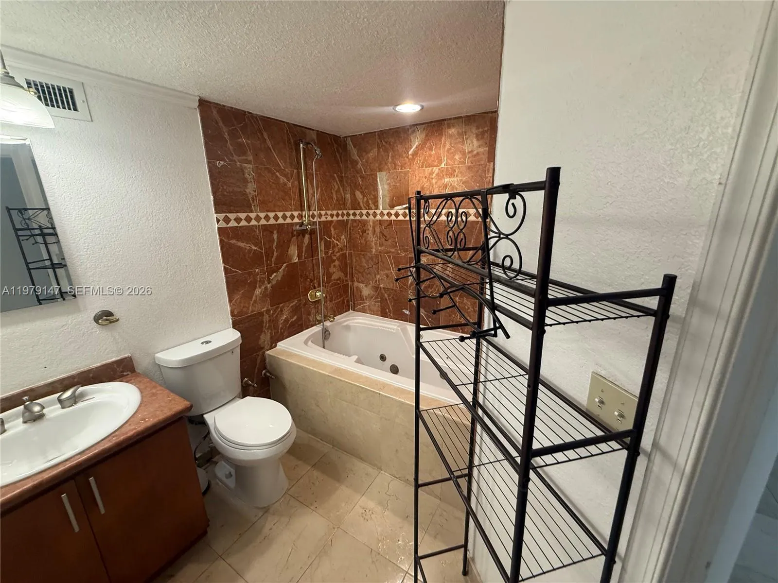 801 Brickell Bay Dr 470, Miami, Florida 33131, Miami, Florida 33131, 3 Bedrooms Bedrooms, ,3 BathroomsBathrooms,Residential Lease,For Rent,801 Brickell Bay Dr 470, Miami, Florida 33131,A11979147