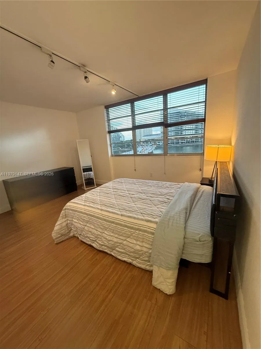 801 Brickell Bay Dr 470, Miami, Florida 33131, Miami, Florida 33131, 3 Bedrooms Bedrooms, ,3 BathroomsBathrooms,Residential Lease,For Rent,801 Brickell Bay Dr 470, Miami, Florida 33131,A11979147