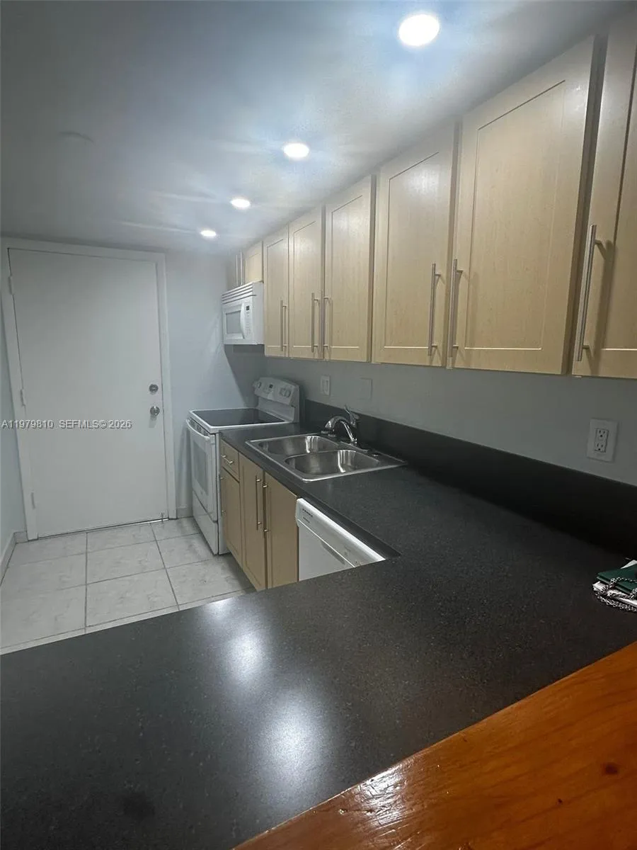 8101 Sw 73rd Ave 27, Miami, Florida 33143, Miami, Florida 33143, 2 Bedrooms Bedrooms, ,2 BathroomsBathrooms,Residential Lease,For Rent,8101 Sw 73rd Ave 27, Miami, Florida 33143,A11979810