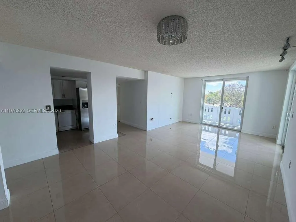 919 Hillcrest Dr 314, Hollywood, Florida 33021, Hollywood, Florida 33021, 2 Bedrooms Bedrooms, ,2 BathroomsBathrooms,Residential Lease,For Rent,919 Hillcrest Dr 314, Hollywood, Florida 33021,A11976292