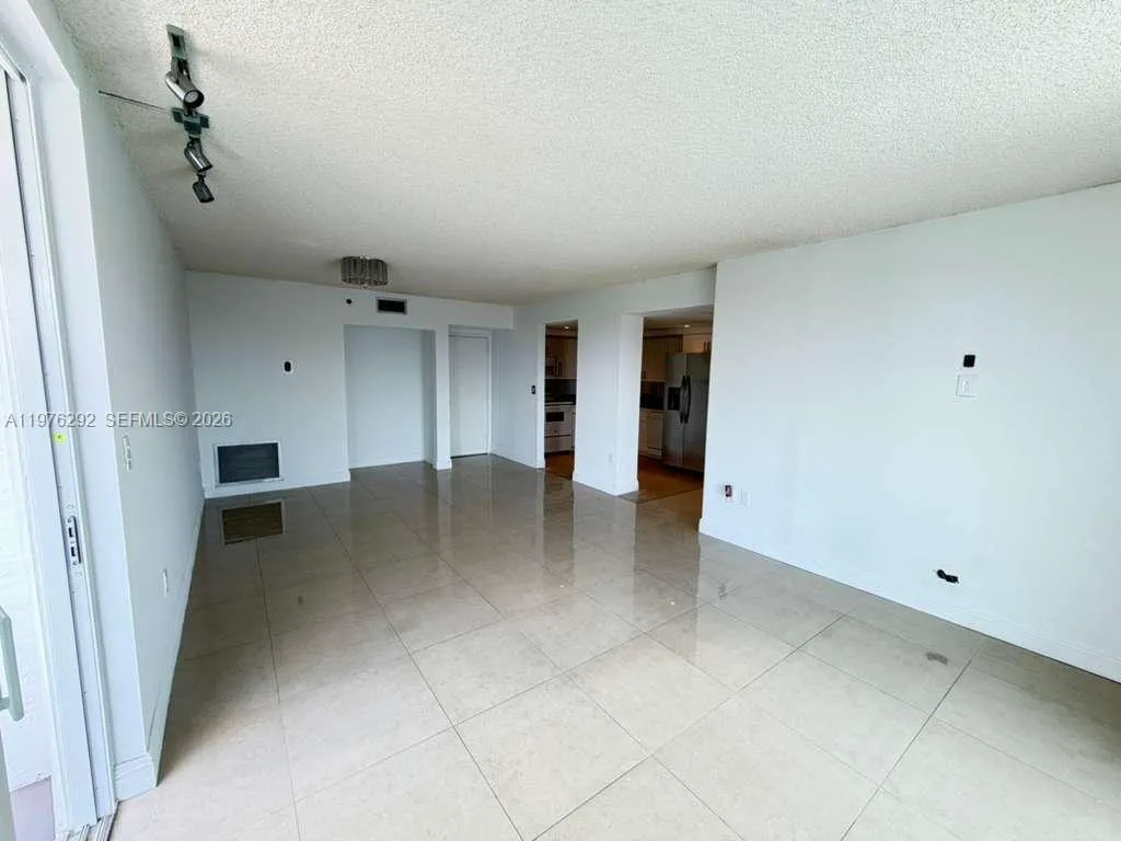 919 Hillcrest Dr 314, Hollywood, Florida 33021, Hollywood, Florida 33021, 2 Bedrooms Bedrooms, ,2 BathroomsBathrooms,Residential Lease,For Rent,919 Hillcrest Dr 314, Hollywood, Florida 33021,A11976292