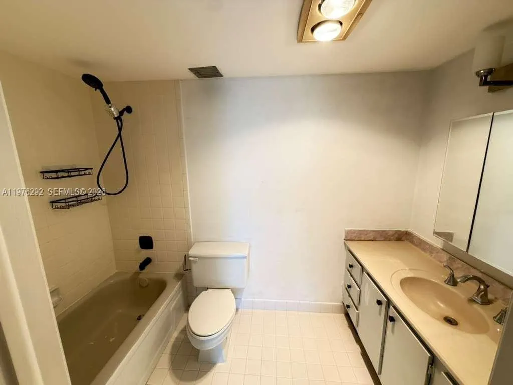 919 Hillcrest Dr 314, Hollywood, Florida 33021, Hollywood, Florida 33021, 2 Bedrooms Bedrooms, ,2 BathroomsBathrooms,Residential Lease,For Rent,919 Hillcrest Dr 314, Hollywood, Florida 33021,A11976292