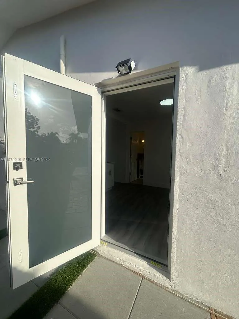 2321 Nw 85th Ave 2, Pembroke Pines, Florida 33024, Pembroke Pines, Florida 33024, 1 Bedroom Bedrooms, ,1 BathroomBathrooms,Residential Lease,For Rent,2321 Nw 85th Ave 2, Pembroke Pines, Florida 33024,A11979210