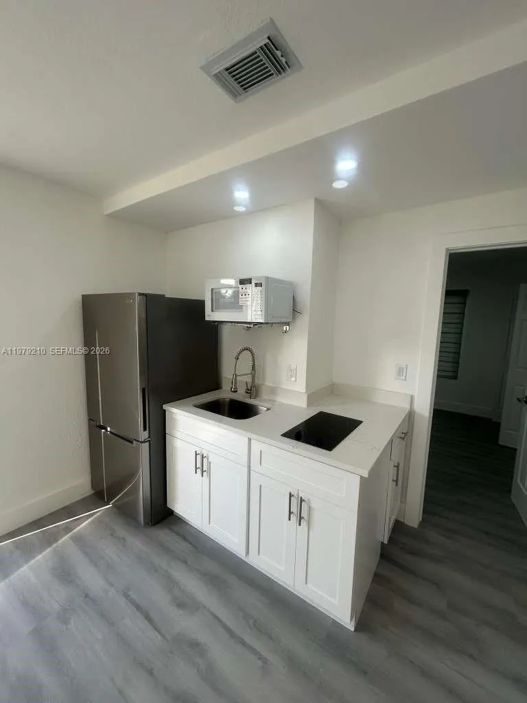 2321 Nw 85th Ave 2, Pembroke Pines, Florida 33024, Pembroke Pines, Florida 33024, 1 Bedroom Bedrooms, ,1 BathroomBathrooms,Residential Lease,For Rent,2321 Nw 85th Ave 2, Pembroke Pines, Florida 33024,A11979210