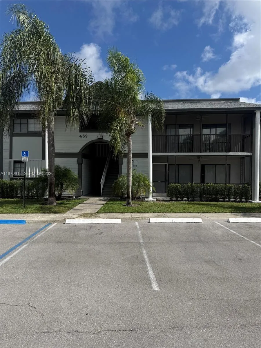 469 Ne 207th Ln 108, Miami, Florida 33179, Miami, Florida 33179, 2 Bedrooms Bedrooms, ,2 BathroomsBathrooms,Residential Lease,For Rent,469 Ne 207th Ln 108, Miami, Florida 33179,A11979918