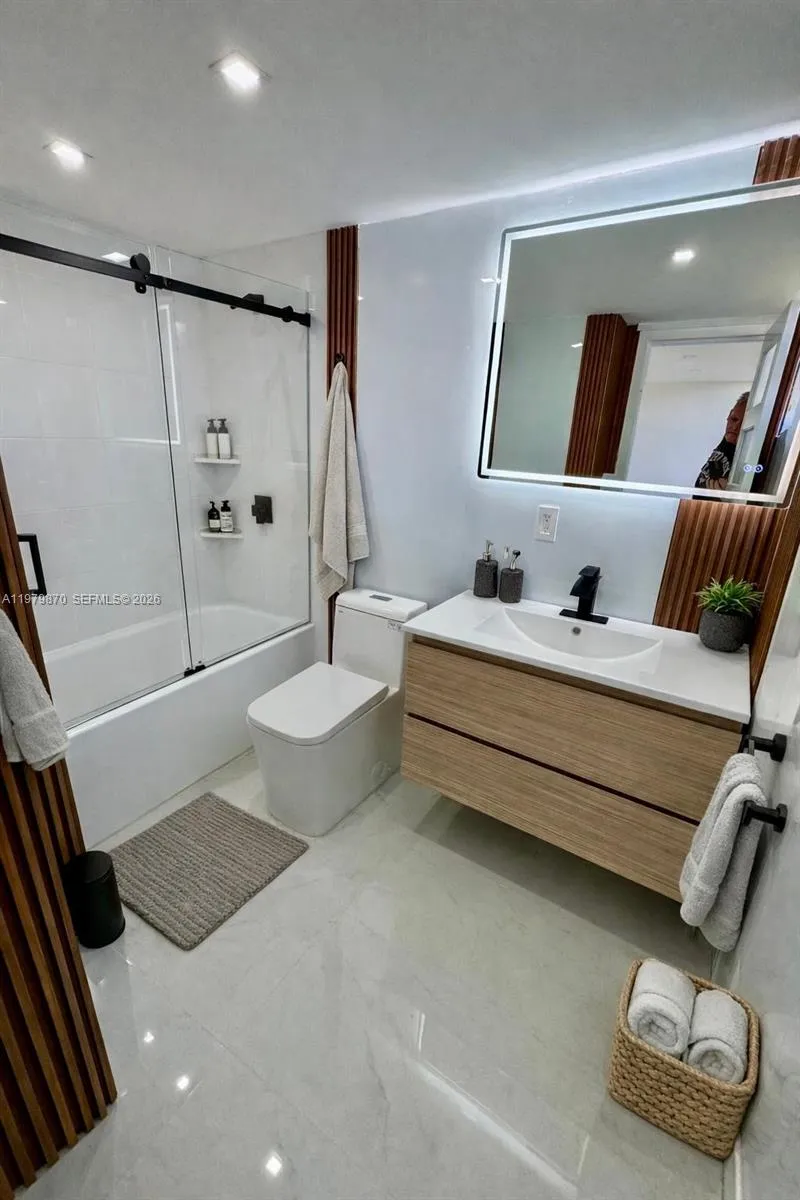 17021 N Bay Rd 814, Sunny Isles Beach, Florida 331, Sunny Isles Beach, Florida 33160, 2 Bedrooms Bedrooms, ,2 BathroomsBathrooms,Residential Lease,For Rent,17021 N Bay Rd 814, Sunny Isles Beach, Florida 331,A11979870