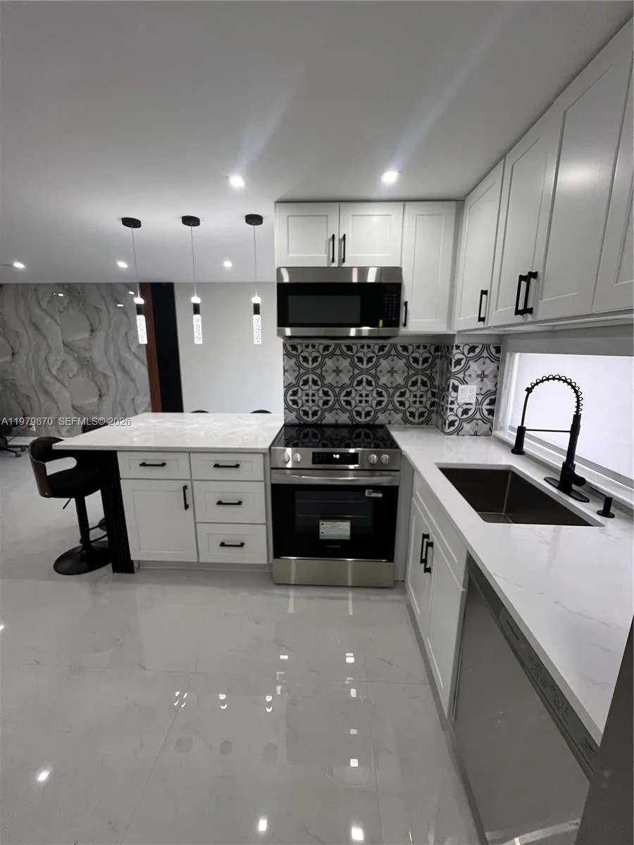17021 N Bay Rd 814, Sunny Isles Beach, Florida 331, Sunny Isles Beach, Florida 33160, 2 Bedrooms Bedrooms, ,2 BathroomsBathrooms,Residential Lease,For Rent,17021 N Bay Rd 814, Sunny Isles Beach, Florida 331,A11979870