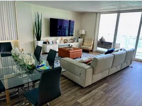 Spacious living, dining and entertaining areas