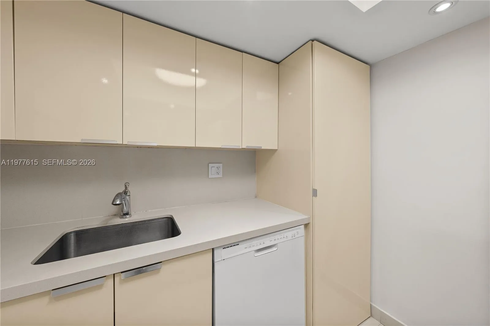 2501 Brickell Ave 309, Miami, Florida 33129, Miami, Florida 33129, 1 Bedroom Bedrooms, ,1 BathroomBathrooms,Residential Lease,For Rent,2501 Brickell Ave 309, Miami, Florida 33129,A11977615