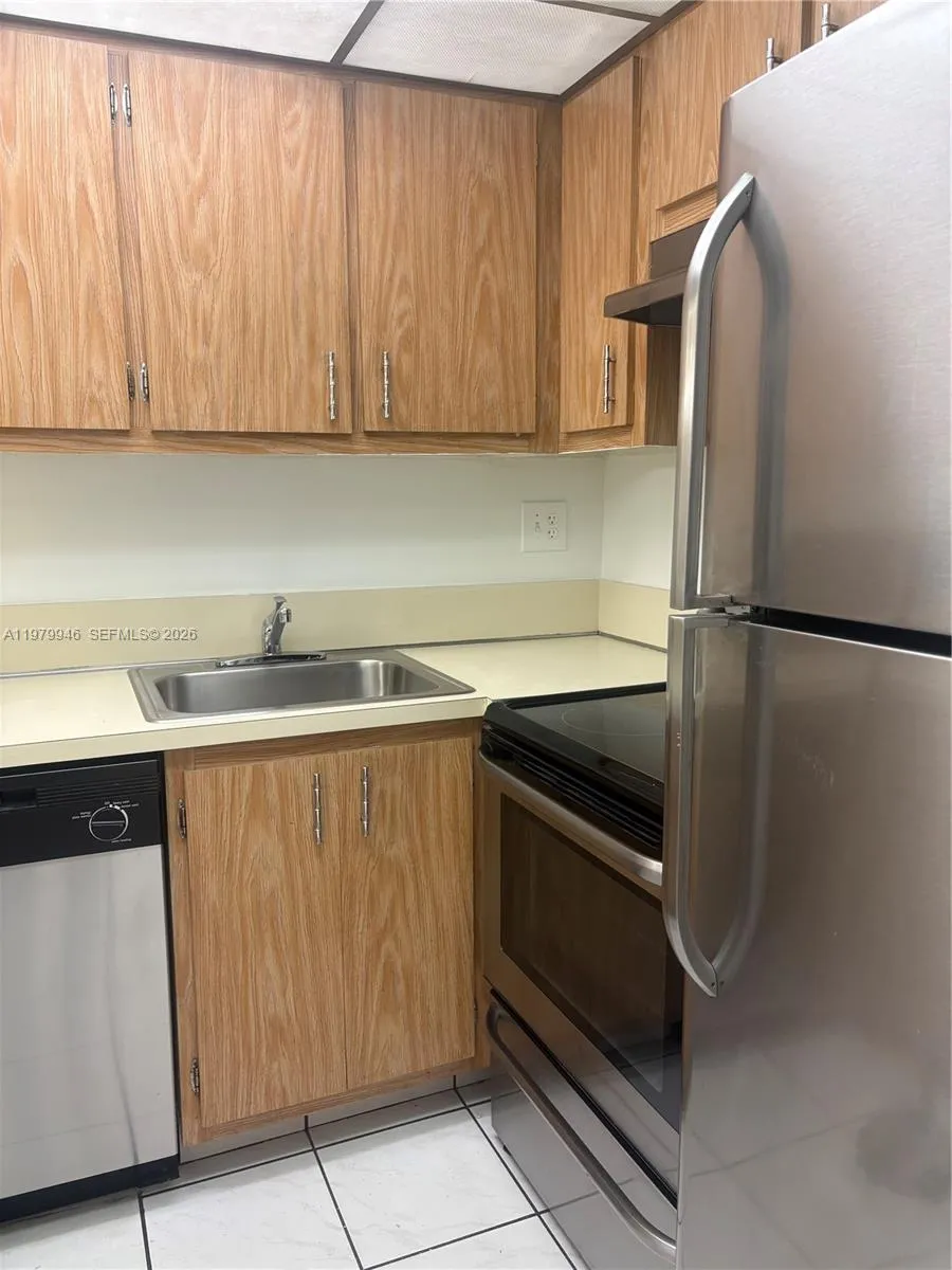 5981 Washington St 215, Hollywood, Florida 33023, Hollywood, Florida 33023, 2 Bedrooms Bedrooms, ,2 BathroomsBathrooms,Residential Lease,For Rent,5981 Washington St 215, Hollywood, Florida 33023,A11979946