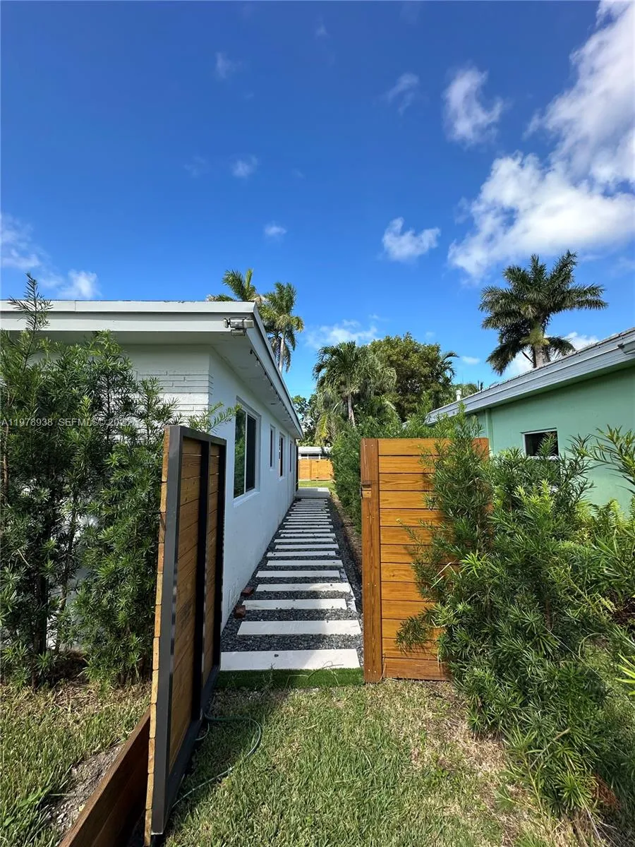 935 Lincoln St, Hollywood, Florida 33019, Hollywood, Florida 33019, 3 Bedrooms Bedrooms, ,2 BathroomsBathrooms,Residential,For Sale,935 Lincoln St, Hollywood, Florida 33019,A11978938