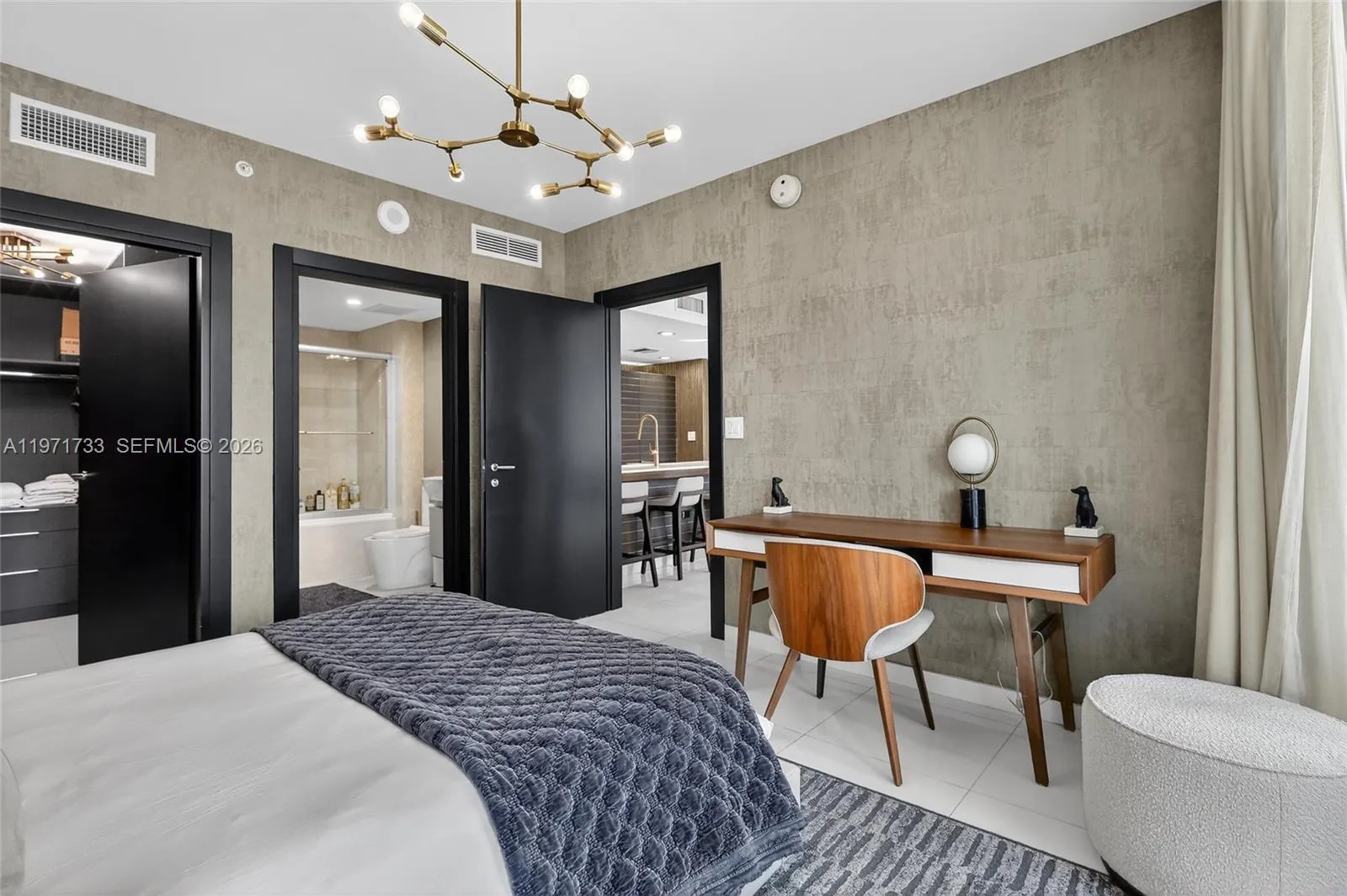 200 Biscayne Boulevard Way 1108, Miami, Florida 33, Miami, Florida 33131, 2 Bedrooms Bedrooms, ,2 BathroomsBathrooms,Residential,For Sale,200 Biscayne Boulevard Way 1108, Miami, Florida 33,A11971733