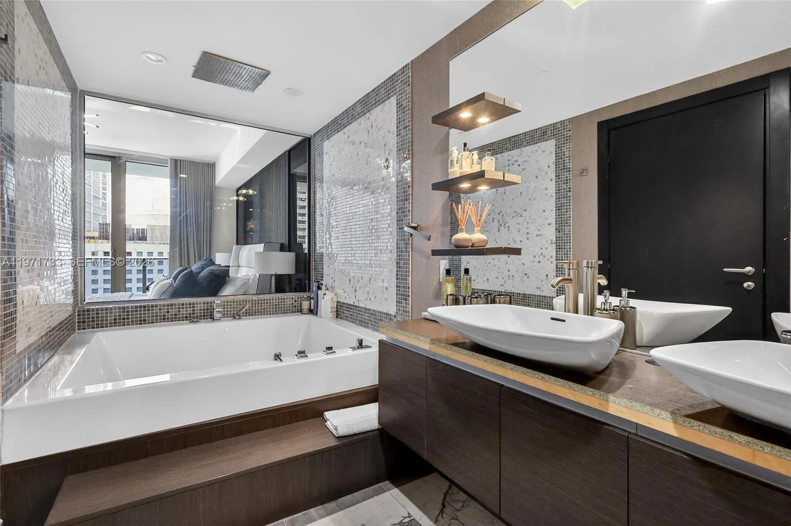 200 Biscayne Boulevard Way 1108, Miami, Florida 33, Miami, Florida 33131, 2 Bedrooms Bedrooms, ,2 BathroomsBathrooms,Residential,For Sale,200 Biscayne Boulevard Way 1108, Miami, Florida 33,A11971733