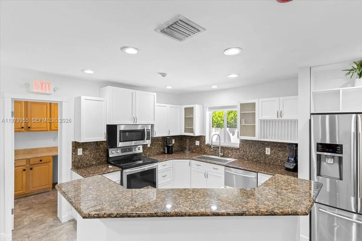 2925 Coral Shores Dr 2925, Fort Lauderdale, Florid, Fort Lauderdale, Florida 33306, 3 Bedrooms Bedrooms, ,2 BathroomsBathrooms,Residential Lease,For Rent,2925 Coral Shores Dr 2925, Fort Lauderdale, Florid,A11979955