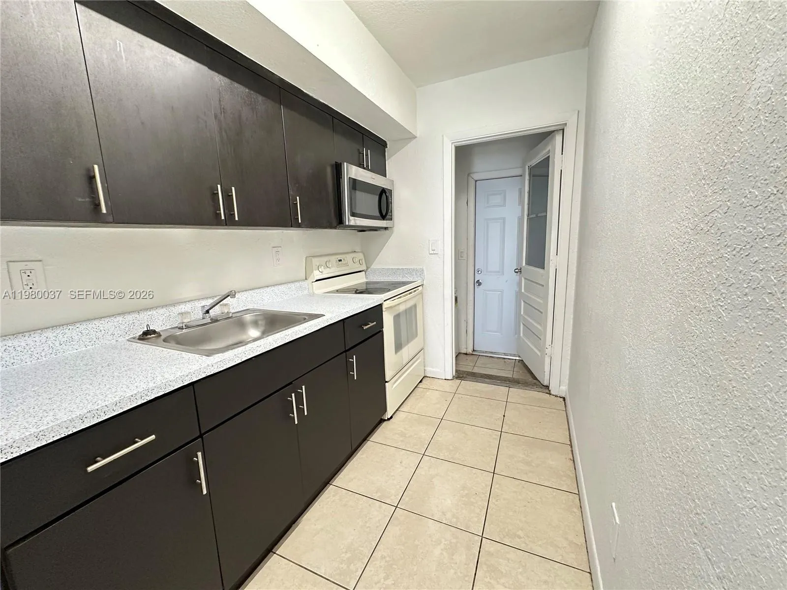 148 Nw 14th Way 2, Dania Beach, Florida 33004, Dania Beach, Florida 33004, 2 Bedrooms Bedrooms, ,1 BathroomBathrooms,Residential Lease,For Rent,148 Nw 14th Way 2, Dania Beach, Florida 33004,A11980037