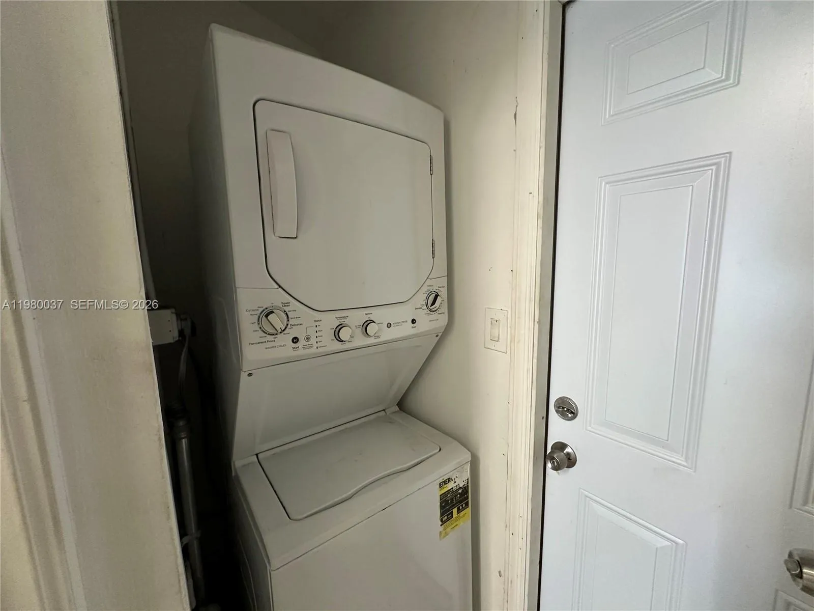 148 Nw 14th Way 2, Dania Beach, Florida 33004, Dania Beach, Florida 33004, 2 Bedrooms Bedrooms, ,1 BathroomBathrooms,Residential Lease,For Rent,148 Nw 14th Way 2, Dania Beach, Florida 33004,A11980037