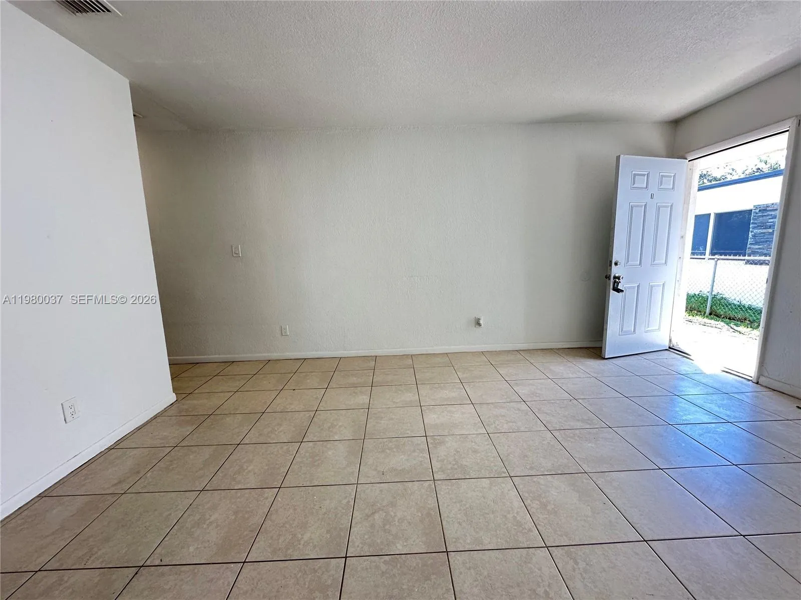 148 Nw 14th Way 2, Dania Beach, Florida 33004, Dania Beach, Florida 33004, 2 Bedrooms Bedrooms, ,1 BathroomBathrooms,Residential Lease,For Rent,148 Nw 14th Way 2, Dania Beach, Florida 33004,A11980037