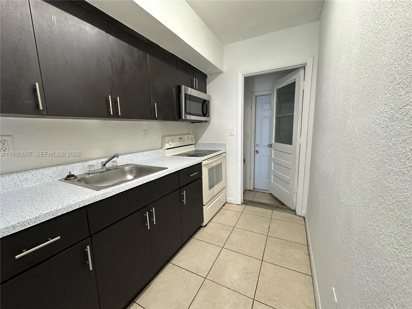 148 Nw 14th Way 2, Dania Beach, Florida 33004, Dania Beach, Florida 33004, 2 Bedrooms Bedrooms, ,1 BathroomBathrooms,Residential Lease,For Rent,148 Nw 14th Way 2, Dania Beach, Florida 33004,A11980037
