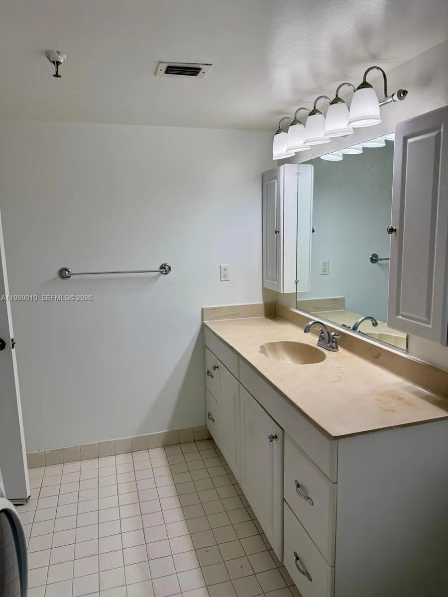 20850 San Simeon Way 105-5, Miami, Florida 33179, Miami, Florida 33179, 2 Bedrooms Bedrooms, ,2 BathroomsBathrooms,Residential Lease,For Rent,20850 San Simeon Way 105-5, Miami, Florida 33179,A11980010