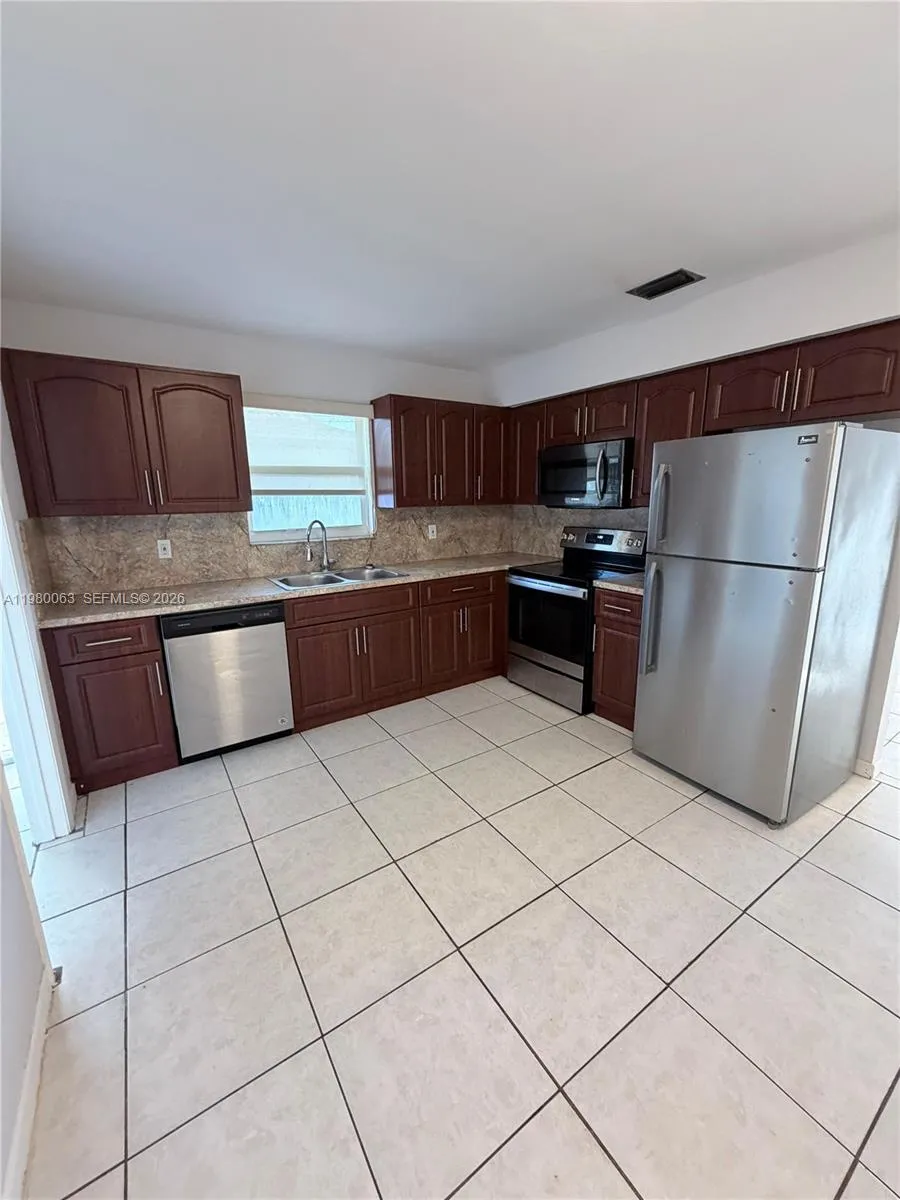 16920 Ne 4th Ct Back, North Miami Beach, Florida 3, North Miami Beach, Florida 33162, 2 Bedrooms Bedrooms, ,2 BathroomsBathrooms,Residential Lease,For Rent,16920 Ne 4th Ct Back, North Miami Beach, Florida 3,A11980063