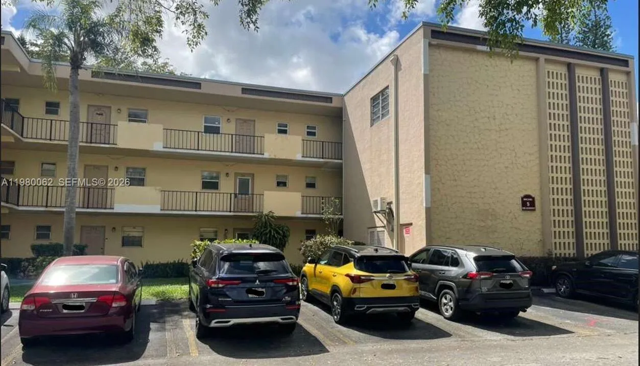 100 Ashbury Rd 305, Hollywood, Florida 33024, Hollywood, Florida 33024, 1 Bedroom Bedrooms, 1 Room Rooms,1 BathroomBathrooms,Residential,For Sale,100 Ashbury Rd 305, Hollywood, Florida 33024,A11980062