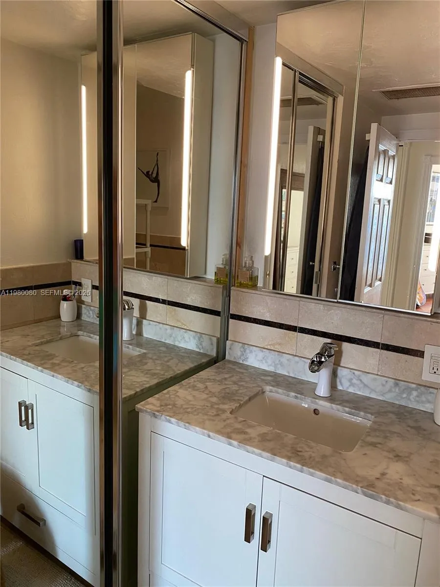 2451 Brickell Ave 11f, Miami, Florida 33129, Miami, Florida 33129, 1 Bedroom Bedrooms, ,1 BathroomBathrooms,Residential Lease,For Rent,2451 Brickell Ave 11f, Miami, Florida 33129,A11980080