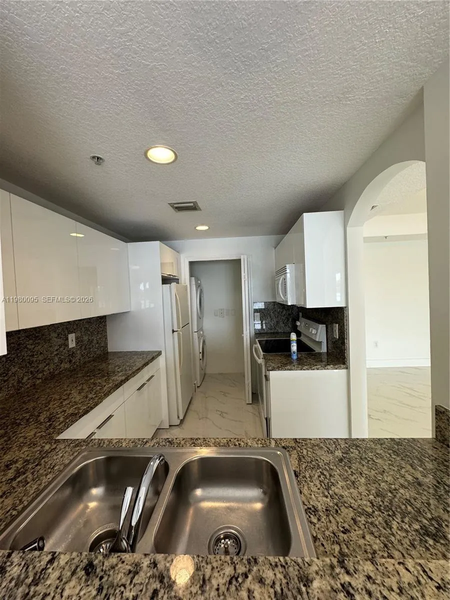 6360 Nw 114th Ave 206, Doral, Florida 33178, Doral, Florida 33178, 2 Bedrooms Bedrooms, ,2 BathroomsBathrooms,Residential Lease,For Rent,6360 Nw 114th Ave 206, Doral, Florida 33178,A11980095
