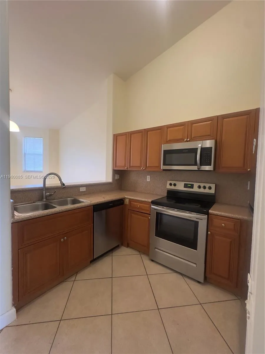 1662 Se 27th Dr 209, Homestead, Florida 33035, Homestead, Florida 33035, 3 Bedrooms Bedrooms, ,2 BathroomsBathrooms,Residential Lease,For Rent,1662 Se 27th Dr 209, Homestead, Florida 33035,A11980085