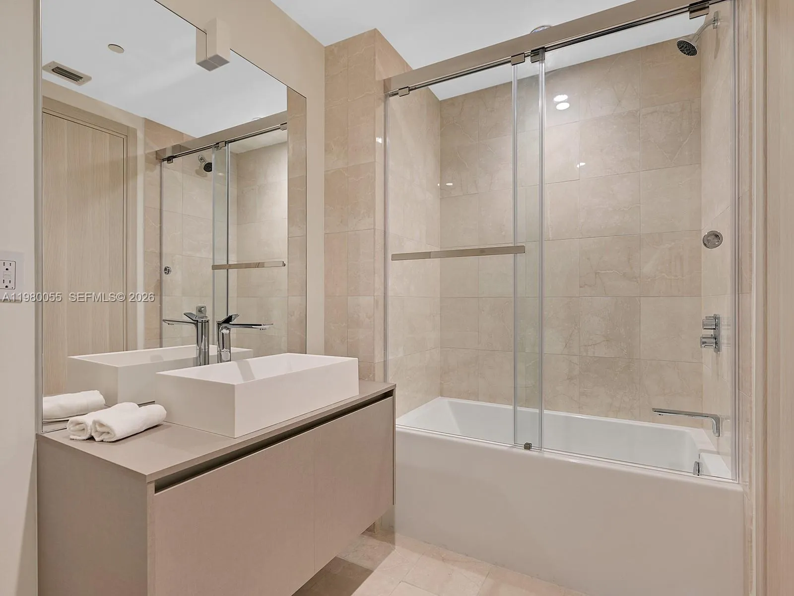 1000 Brickell Plz 3402, Miami, Florida 33131, Miami, Florida 33131, 3 Bedrooms Bedrooms, ,3 BathroomsBathrooms,Residential Lease,For Rent,1000 Brickell Plz 3402, Miami, Florida 33131,A11980055