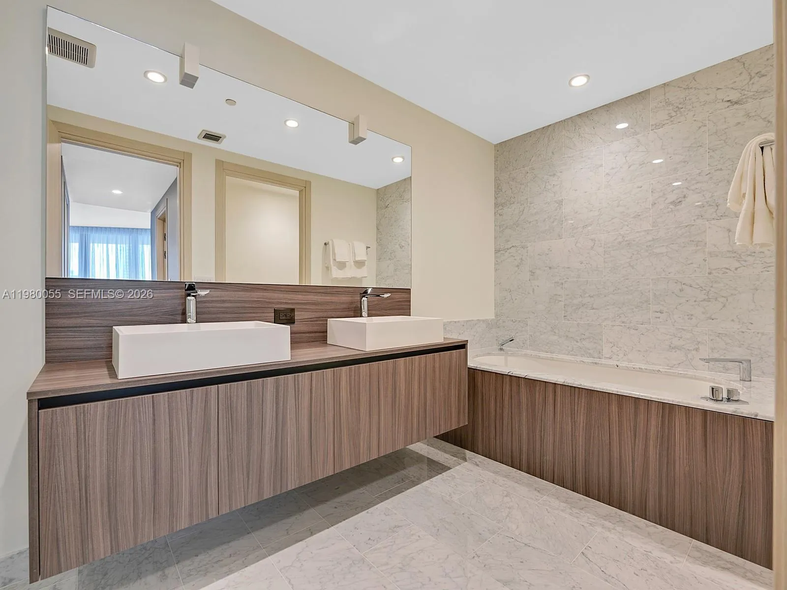 1000 Brickell Plz 3402, Miami, Florida 33131, Miami, Florida 33131, 3 Bedrooms Bedrooms, ,3 BathroomsBathrooms,Residential Lease,For Rent,1000 Brickell Plz 3402, Miami, Florida 33131,A11980055