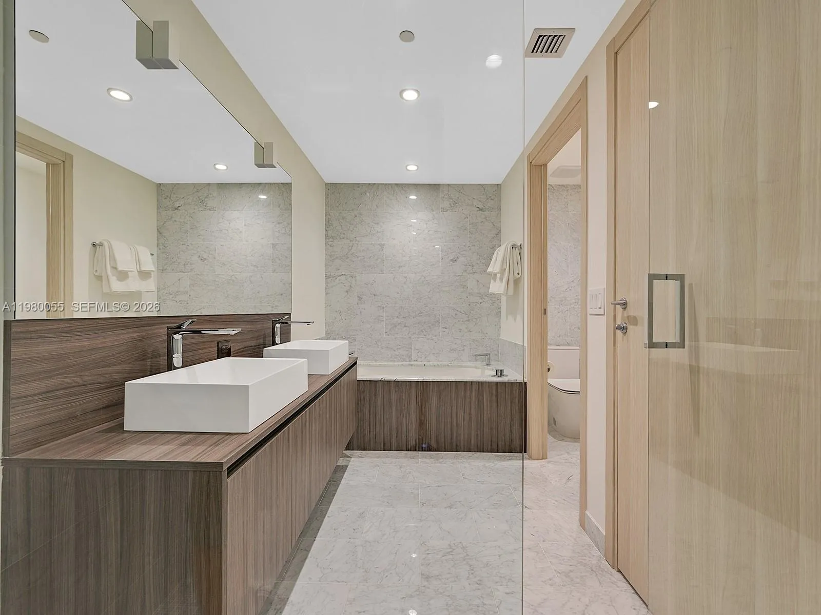 1000 Brickell Plz 3402, Miami, Florida 33131, Miami, Florida 33131, 3 Bedrooms Bedrooms, ,3 BathroomsBathrooms,Residential Lease,For Rent,1000 Brickell Plz 3402, Miami, Florida 33131,A11980055