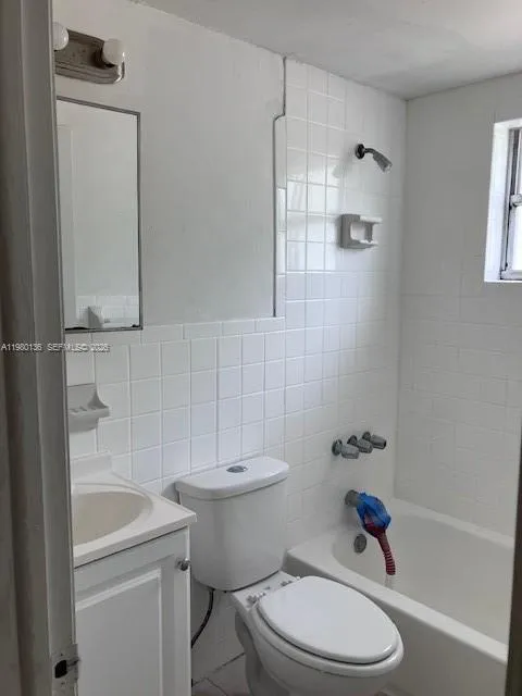 3696 William Ave 4, Miami, Florida 33133, Miami, Florida 33133, 1 Bedroom Bedrooms, ,1 BathroomBathrooms,Residential Lease,For Rent,3696 William Ave 4, Miami, Florida 33133,A11980136