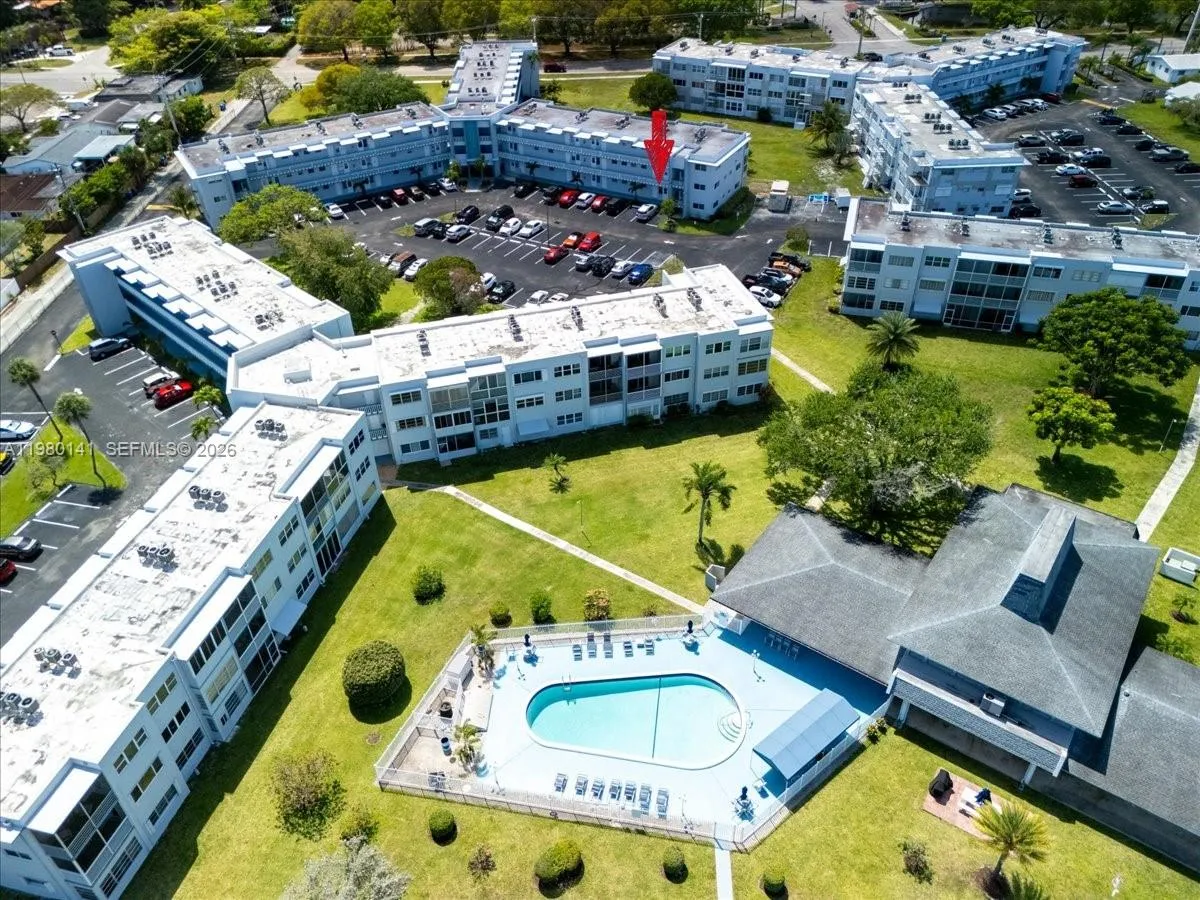 2200 Park Ln 109, Hollywood, Florida 33021, Hollywood, Florida 33021, 1 Bedroom Bedrooms, ,1 BathroomBathrooms,Residential Lease,For Rent,2200 Park Ln 109, Hollywood, Florida 33021,A11980141