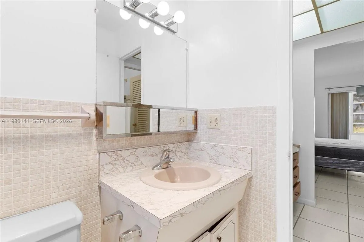 2200 Park Ln 109, Hollywood, Florida 33021, Hollywood, Florida 33021, 1 Bedroom Bedrooms, ,1 BathroomBathrooms,Residential Lease,For Rent,2200 Park Ln 109, Hollywood, Florida 33021,A11980141