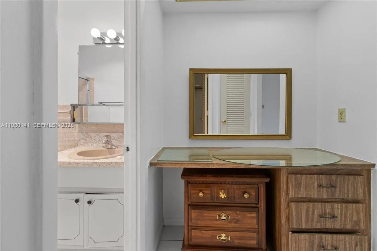 2200 Park Ln 109, Hollywood, Florida 33021, Hollywood, Florida 33021, 1 Bedroom Bedrooms, ,1 BathroomBathrooms,Residential Lease,For Rent,2200 Park Ln 109, Hollywood, Florida 33021,A11980141