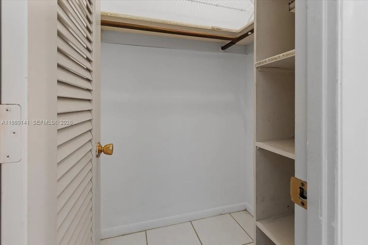 2200 Park Ln 109, Hollywood, Florida 33021, Hollywood, Florida 33021, 1 Bedroom Bedrooms, ,1 BathroomBathrooms,Residential Lease,For Rent,2200 Park Ln 109, Hollywood, Florida 33021,A11980141