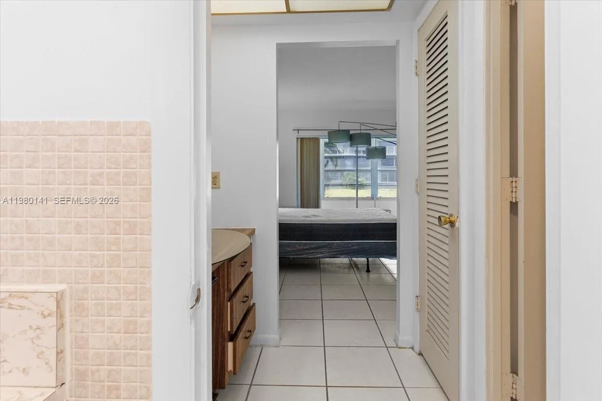 2200 Park Ln 109, Hollywood, Florida 33021, Hollywood, Florida 33021, 1 Bedroom Bedrooms, ,1 BathroomBathrooms,Residential Lease,For Rent,2200 Park Ln 109, Hollywood, Florida 33021,A11980141