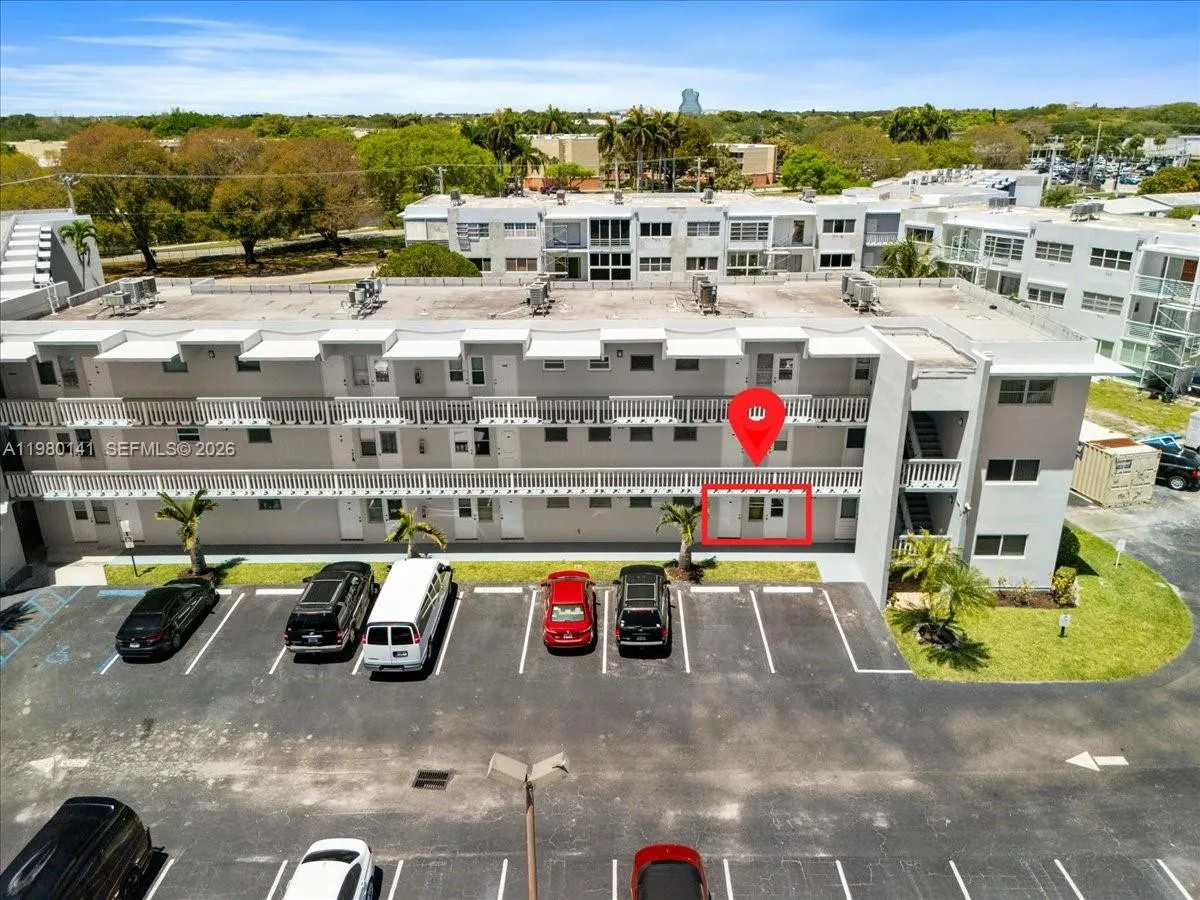 2200 Park Ln 109, Hollywood, Florida 33021, Hollywood, Florida 33021, 1 Bedroom Bedrooms, ,1 BathroomBathrooms,Residential Lease,For Rent,2200 Park Ln 109, Hollywood, Florida 33021,A11980141