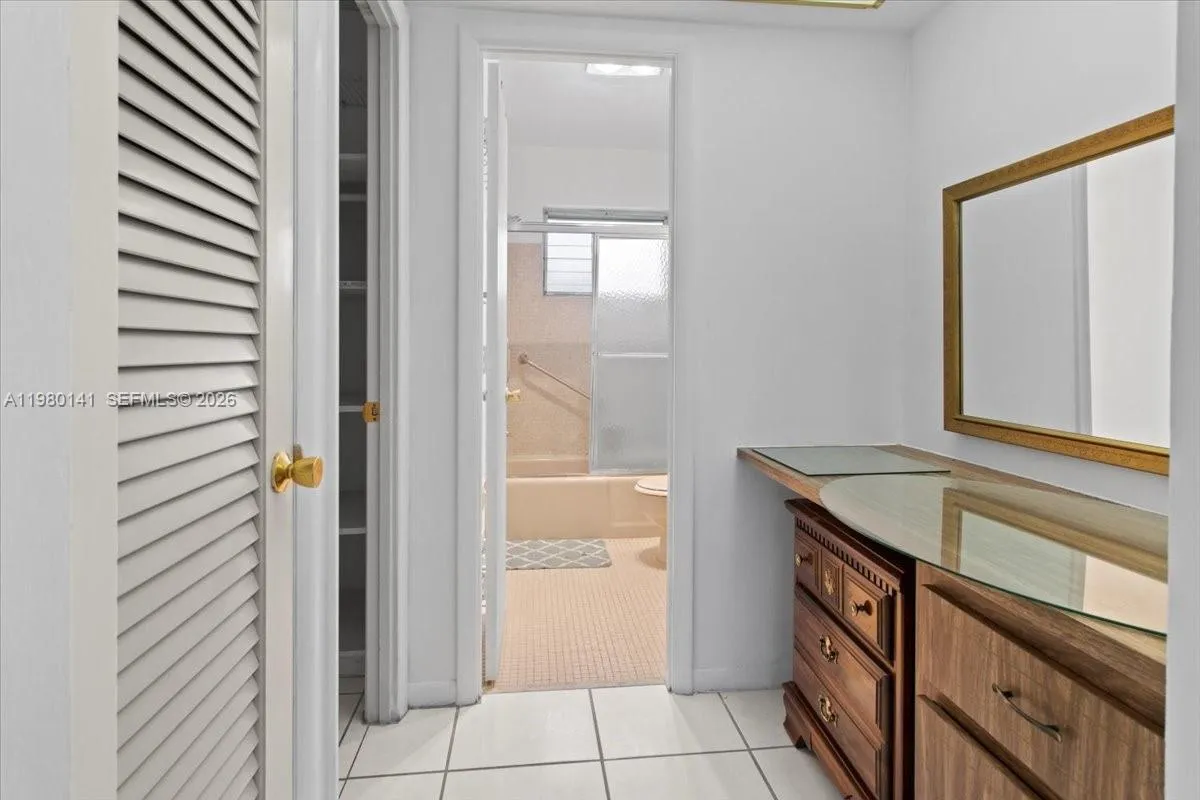 2200 Park Ln 109, Hollywood, Florida 33021, Hollywood, Florida 33021, 1 Bedroom Bedrooms, ,1 BathroomBathrooms,Residential Lease,For Rent,2200 Park Ln 109, Hollywood, Florida 33021,A11980141