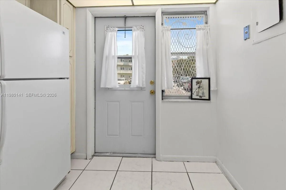 2200 Park Ln 109, Hollywood, Florida 33021, Hollywood, Florida 33021, 1 Bedroom Bedrooms, ,1 BathroomBathrooms,Residential Lease,For Rent,2200 Park Ln 109, Hollywood, Florida 33021,A11980141