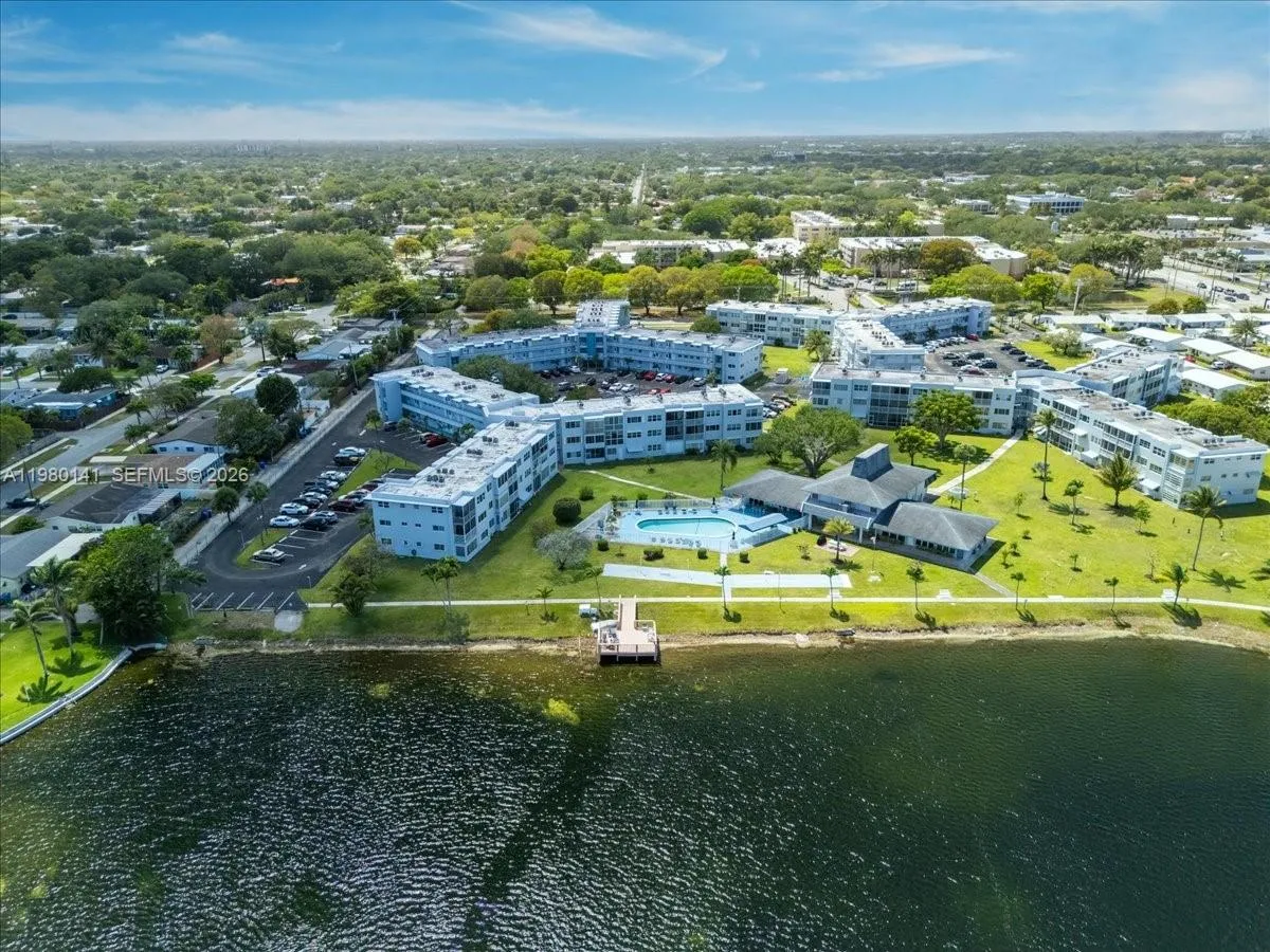 2200 Park Ln 109, Hollywood, Florida 33021, Hollywood, Florida 33021, 1 Bedroom Bedrooms, ,1 BathroomBathrooms,Residential Lease,For Rent,2200 Park Ln 109, Hollywood, Florida 33021,A11980141