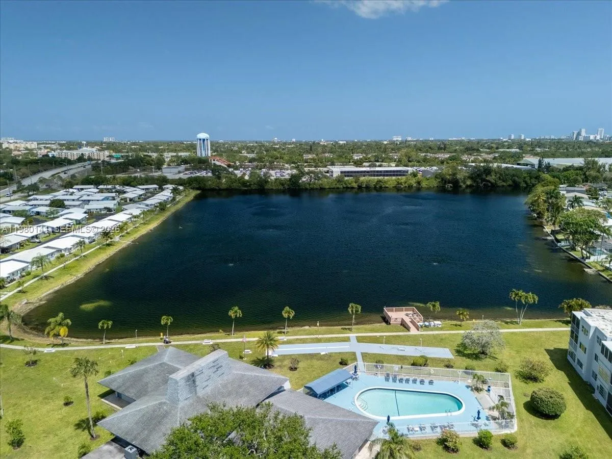 2200 Park Ln 109, Hollywood, Florida 33021, Hollywood, Florida 33021, 1 Bedroom Bedrooms, ,1 BathroomBathrooms,Residential Lease,For Rent,2200 Park Ln 109, Hollywood, Florida 33021,A11980141
