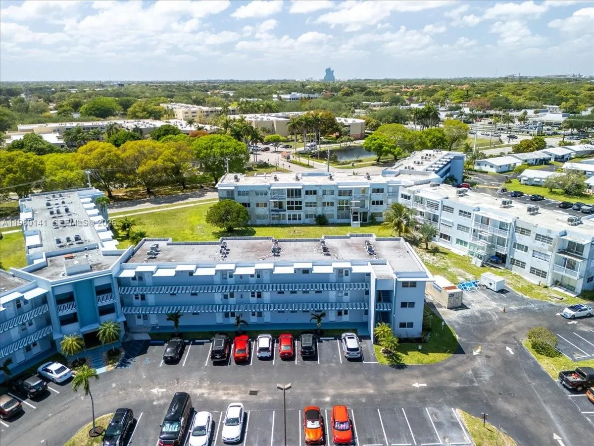 2200 Park Ln 109, Hollywood, Florida 33021, Hollywood, Florida 33021, 1 Bedroom Bedrooms, ,1 BathroomBathrooms,Residential Lease,For Rent,2200 Park Ln 109, Hollywood, Florida 33021,A11980141
