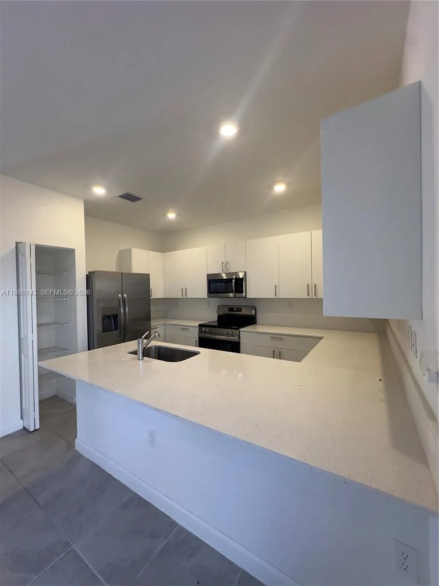 2848 Se 26th Ter 2848, Homestead, Florida 33035, Homestead, Florida 33035, 3 Bedrooms Bedrooms, ,2 BathroomsBathrooms,Residential Lease,For Rent,2848 Se 26th Ter 2848, Homestead, Florida 33035,A11980143