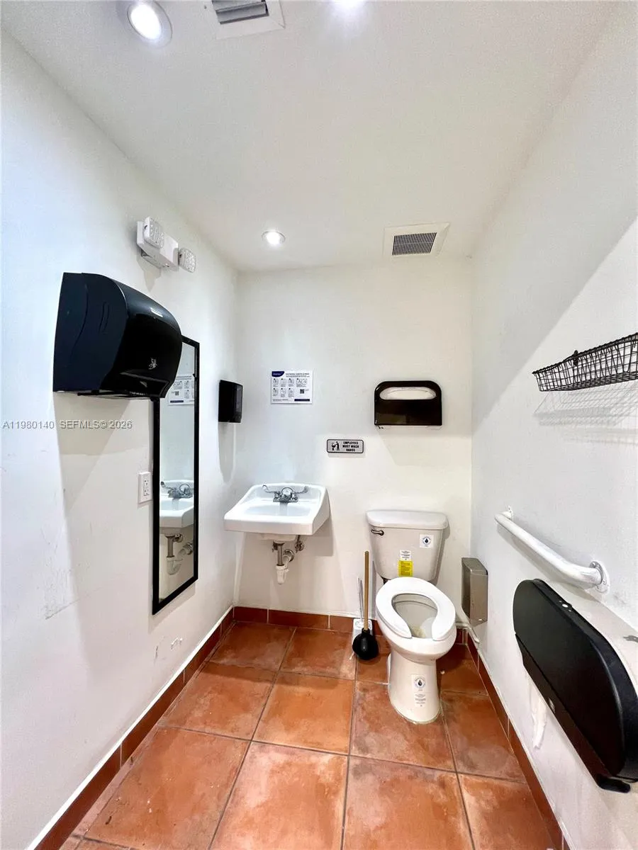 3390 Sw Coral Way, Miami, Florida 33142, Miami, Florida 33142, ,Commercial Lease,For Rent,3390 Sw Coral Way, Miami, Florida 33142,A11980140