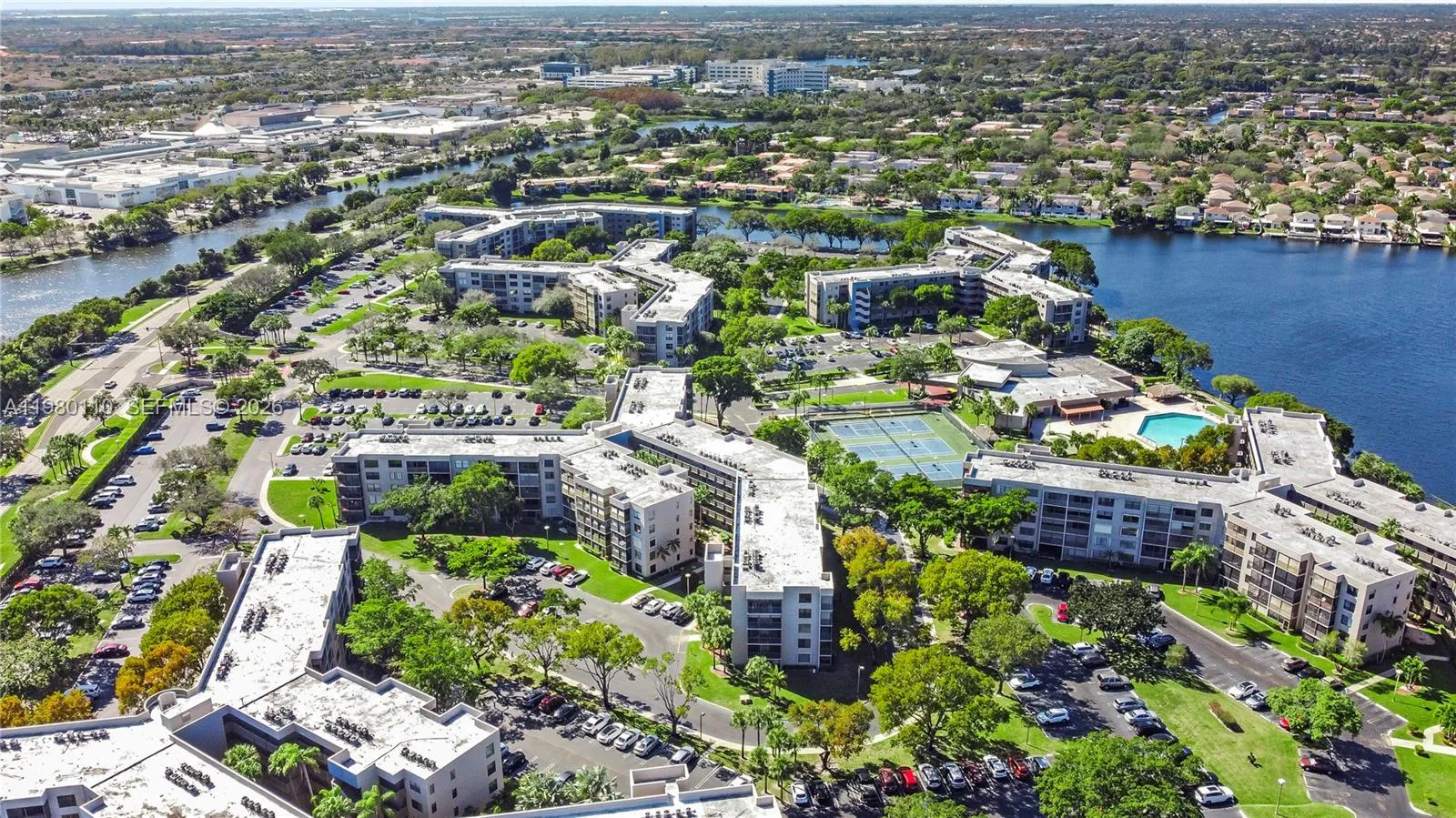 1001 Colony Point Cir 114, Pembroke Pines, Florida, Pembroke Pines, Florida 33026, 2 Bedrooms Bedrooms, ,2 BathroomsBathrooms,Residential,For Sale,1001 Colony Point Cir 114, Pembroke Pines, Florida,A11980110